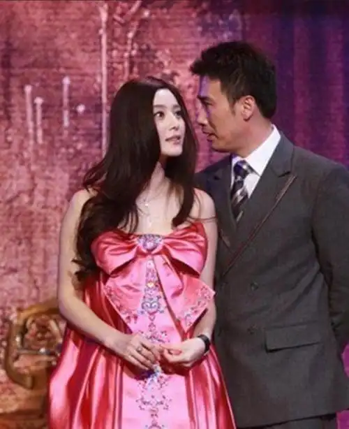 他曾因长相太帅"无戏可拍",进军导演圈后,自导自演成大牌明星|那英