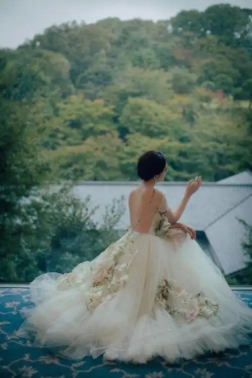 李沁绣花纱裙眉目温柔秀美背 气质超凡脱俗犹如花仙子