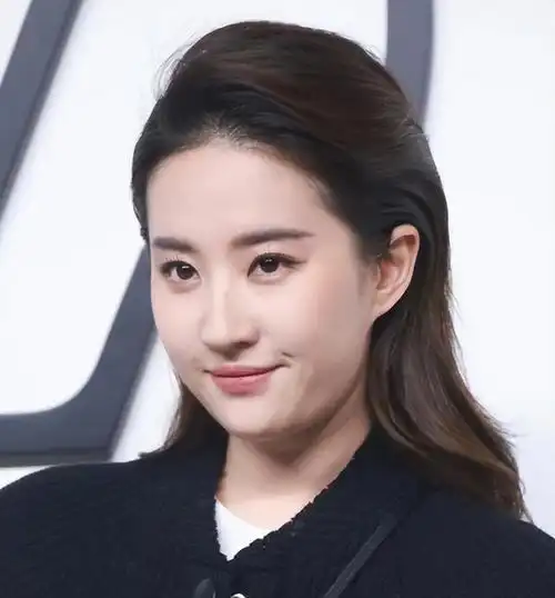 刘亦菲又圆润了!这体型有人猜130斤,有人猜110斤,粉丝坐不住了