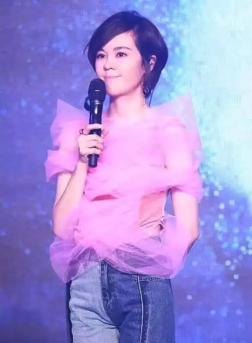 实力唱将郁可唯41岁仍未婚的她成了父亲郁京宁的心病