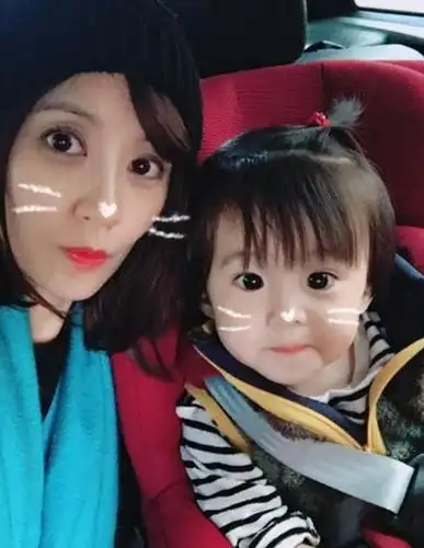 贾静雯怀第三胎9个月 瘦到脸颊凹陷