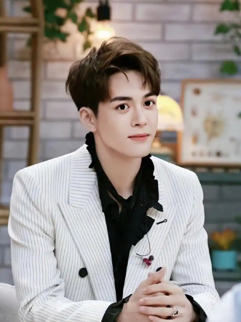 分享一组曾舜晞的帅气照片 曾舜晞,宜古宜今的大帅哥,啊啊啊陆昭西真