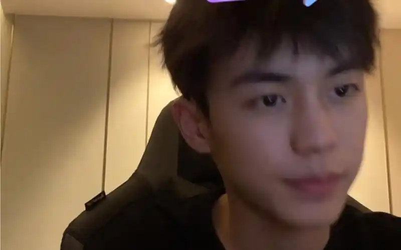 1028凌晨开播余庆伟是打底小鱼看之辈