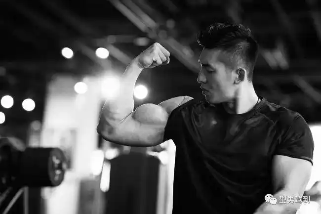 190cm北京筋肉男模,d杯胸肌老公腰简直a爆了