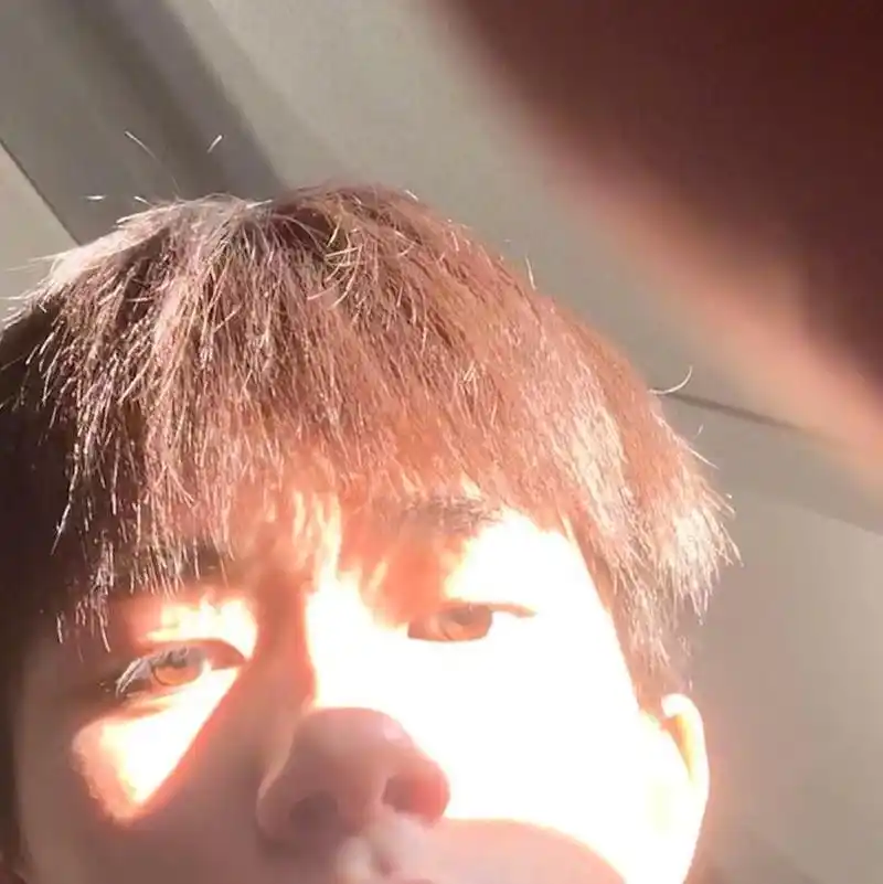 【20190414 易烊千玺ins更新  __4444x__: 发现  好像又两个月没来了