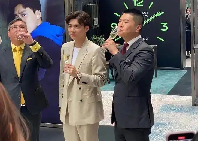 李易峰自曝近期最大愿望身价超过500亿想成为永远的神明星电影文章小