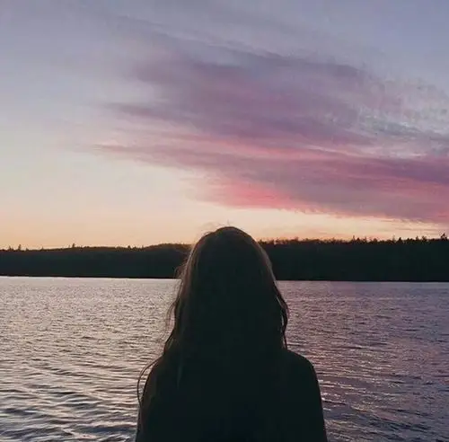 女生头像意境背影黄昏海边