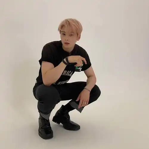 做个有人气的男生车银优穿搭了解下