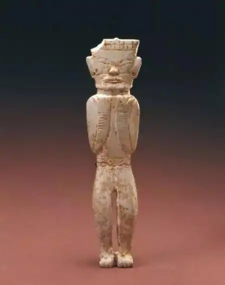 凌家滩出土的玉人(故宫博物院藏)