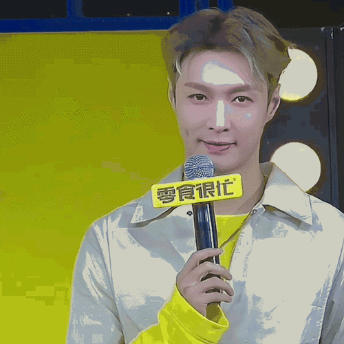 张艺兴空降零食很忙狂欢节##零食很忙新店长张艺兴