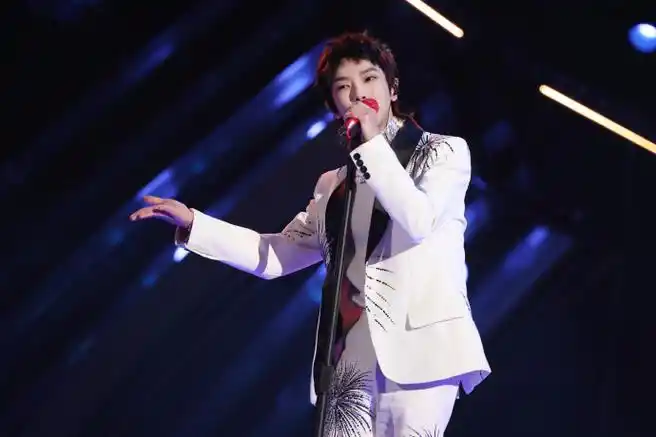 华晨宇舞台好浪漫##华晨宇舞台实时收视率登顶