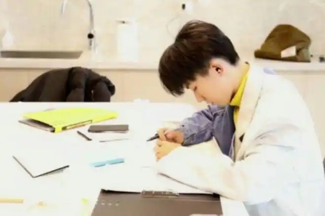 马嘉祺英语笔记被曝光看到学习方法后网友调侃像极了我本人