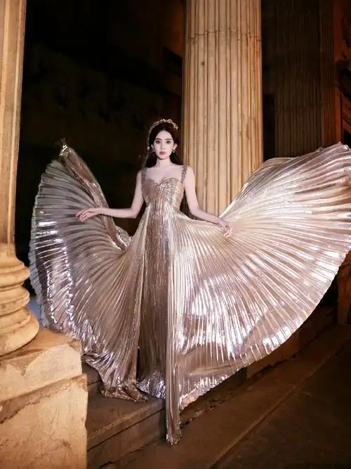 2023时尚年鉴##2023年度出圈明星造型#古力娜扎2023年红毯崛起之路