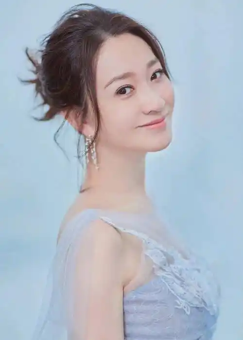 岁李小冉:娱乐圈的"大号水蜜桃",独立反叛的魅力女神_生活_照片_感情