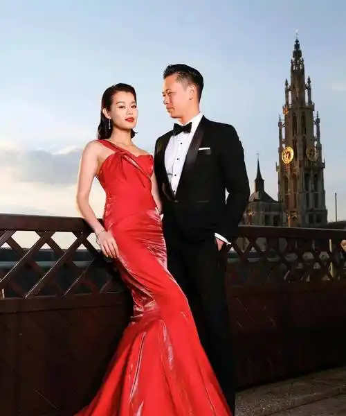 胡杏儿和老公庆结婚7周年,晒双方视角美照很有夫妻相,登对养眼_李乘德