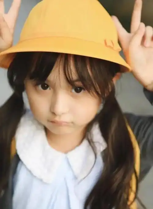 刘楚恬2岁出道年入百万因长相甜美遭禁止整容现在长成啥样