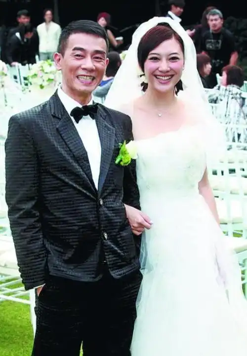 陈小春的老婆是谁(陈小春应采儿结婚十周年)