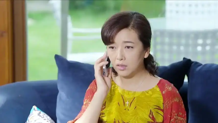 吴婷知道晓宇喜欢自己,躲着他不敢见面,生怕犯了错误