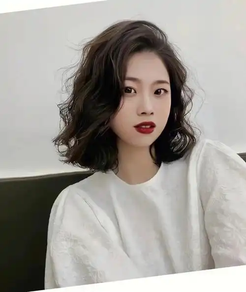 短发法式烫是不错的选择|||94齐肩锁骨发烫发法式款是个不错的选择