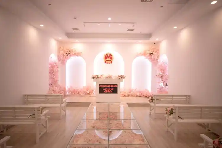 【何以一见倾心?ta们来告诉你】 李翔:见证首个湖畔婚姻登记点的浪漫