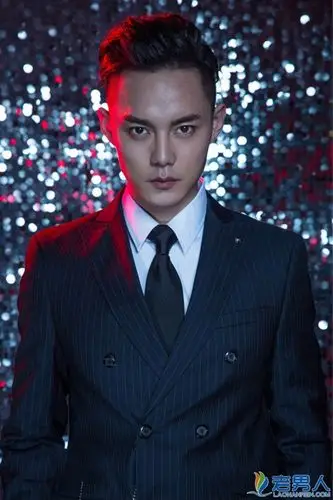 《他来了请闭眼》傅子遇饰演者尹正资料及整容照曝光