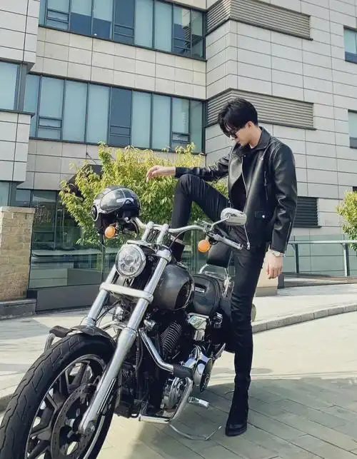 来看看刘宇宁的腿