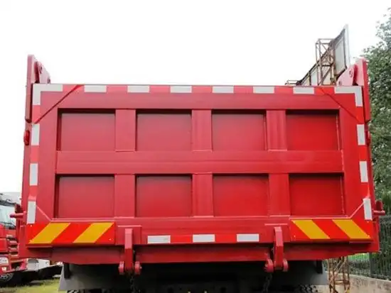 自卸车尾门