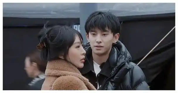 李菲儿怼击锦超引发热议锦超被指落泪网友观点分歧