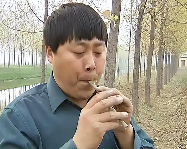 歌手刘大成个人资料:凭《星光大道》爆红,承诺不抛弃糟糠妻的他,做到