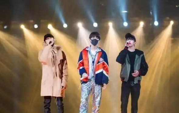 六周年演唱会到来前夕,tfboys提前亮相时代峰峻十周年庆典_王俊凯_易