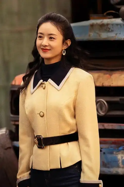 有不少人被赵丽颖新剧中的造型种草了许半夏的复古穿搭look