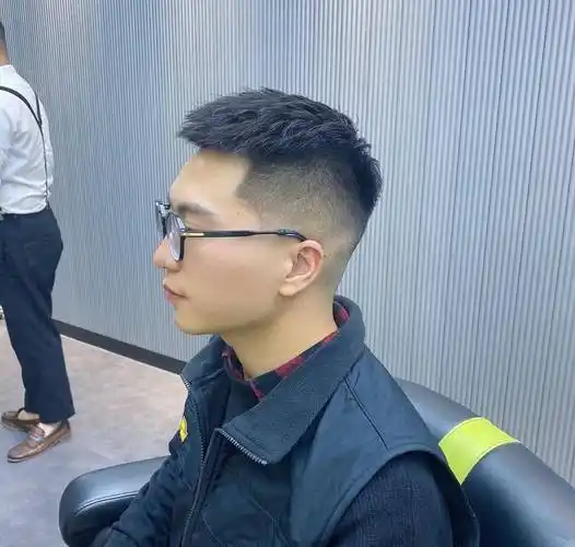 一定要尝试这3款短发造型,剪完涨颜值,尽显潮男气质_发型_刘海_头发