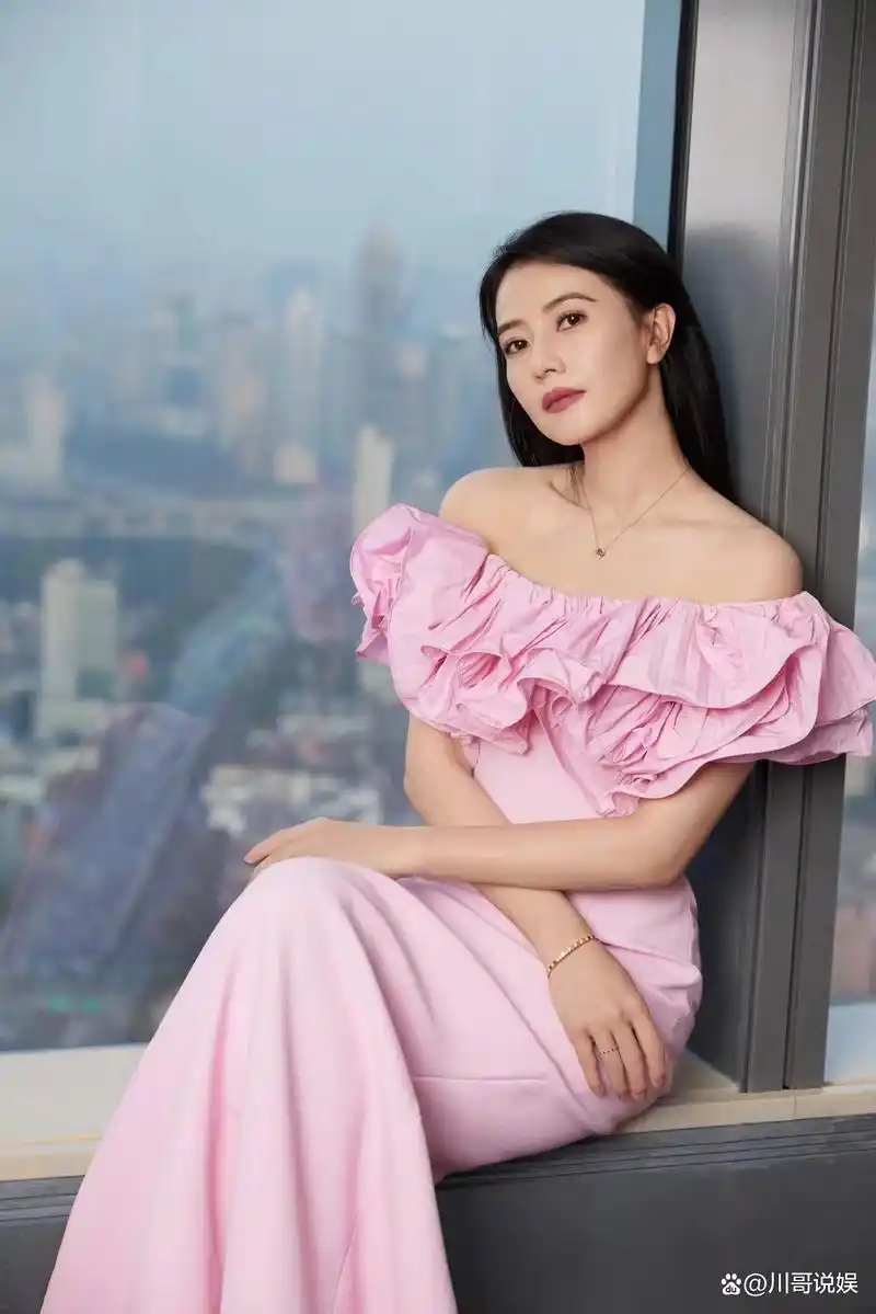 高圆圆的粉红礼服:优雅还是过度?