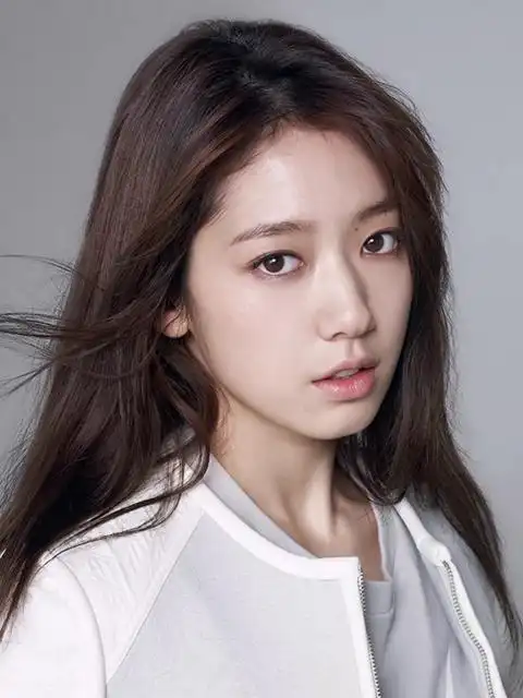 因《继承者们》红遍全球,32岁朴信惠结婚4月产子,丈夫全程陪伴