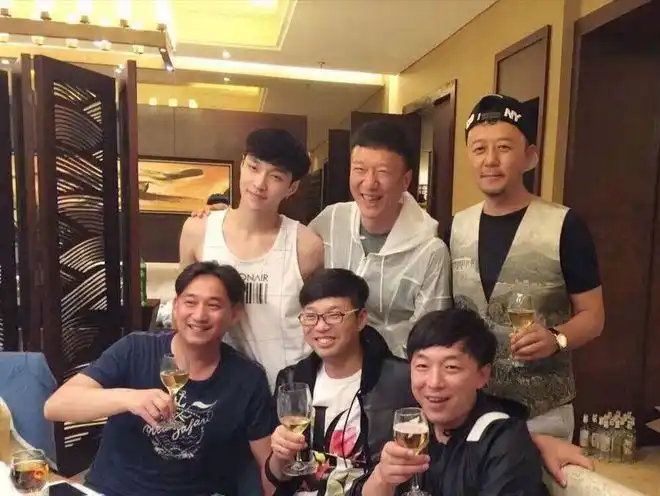 张艺兴30岁生日黄磊发文庆生孙红雷黄渤无动静友情疑破裂