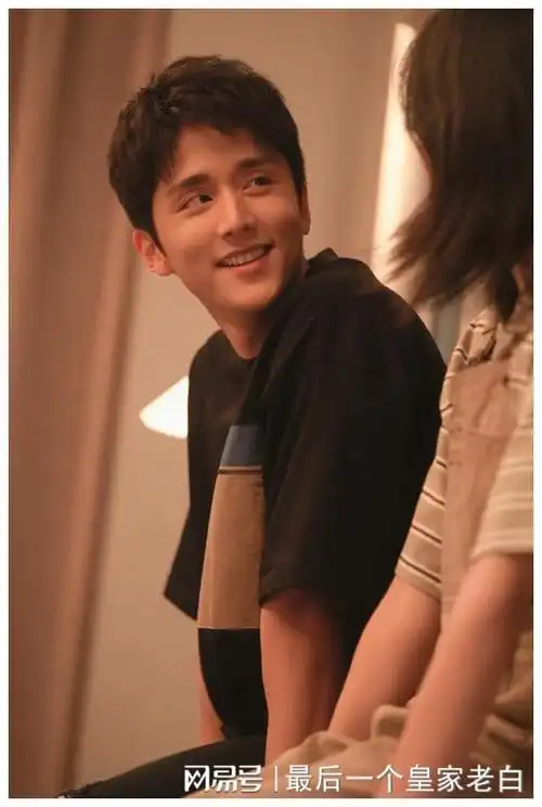 张新成一年三疯批,恋爱风波成焦点?