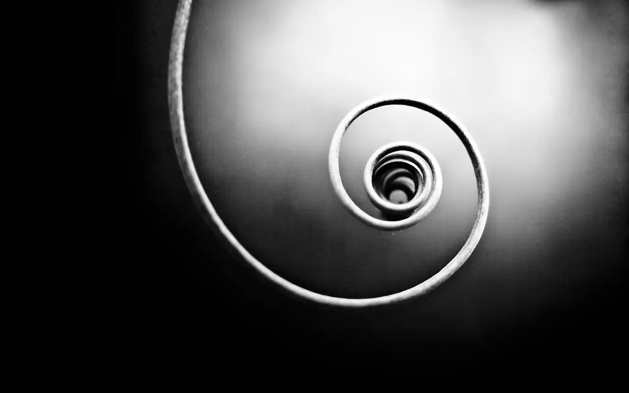 黑色系高清壁纸:我在你伤口撒盐,只是为了帮你消毒