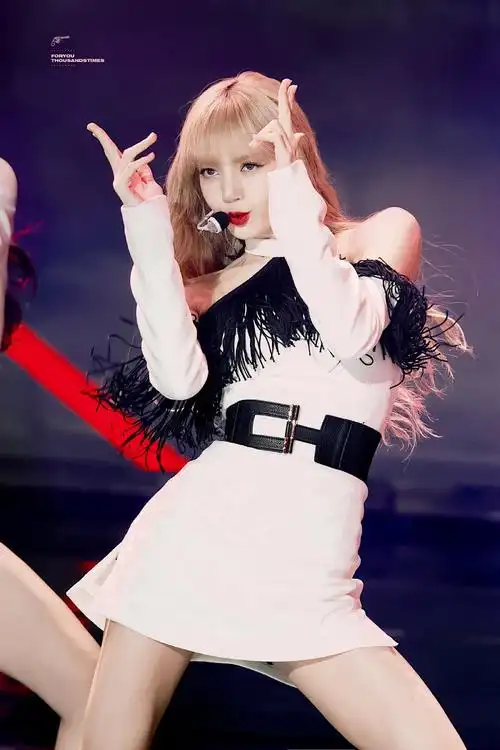 请发一些lisa好看的舞台造型给我01118更新记得看评论的图