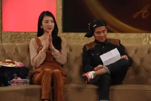 鲁豫有约萌娃来袭曹格一家四口亮相现场