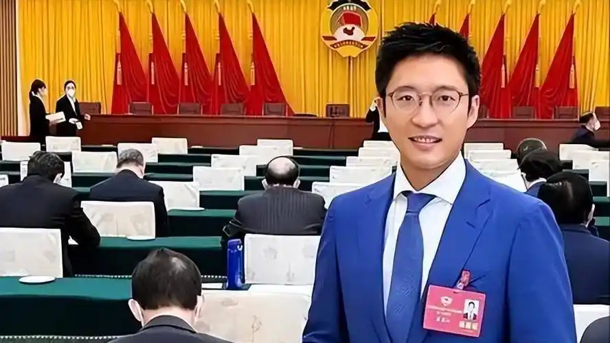 在香港的富商中,霍启山无疑是非常有能力的.