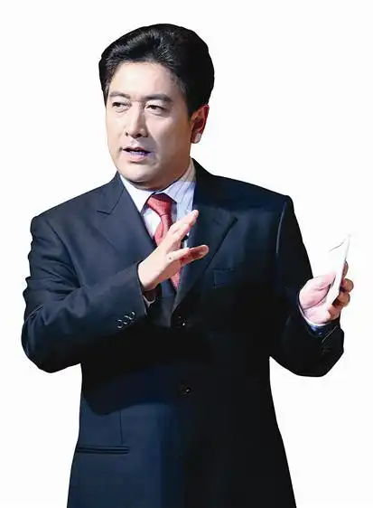 主持人,曾担任中央电视台《东方时空》,《焦点访谈》,《高端访问》