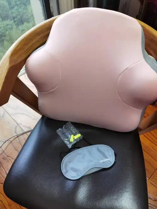 粉粉嫩嫩的很喜欢,回弹性很好,对腰部有一定的支撑与缓解,软硬适中,用