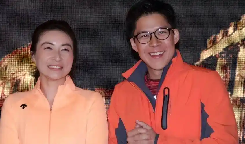 霍震霆荣获香港最高荣誉勋章,曾拿2亿港元建设水立方_郭晶晶_霍启刚