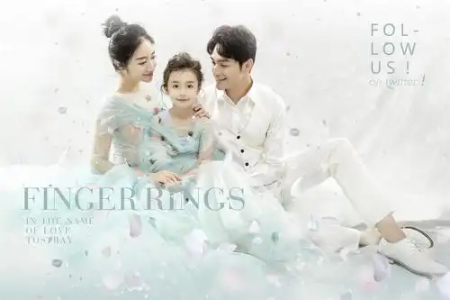 三口之家亲子照工笔画全家福主题任选