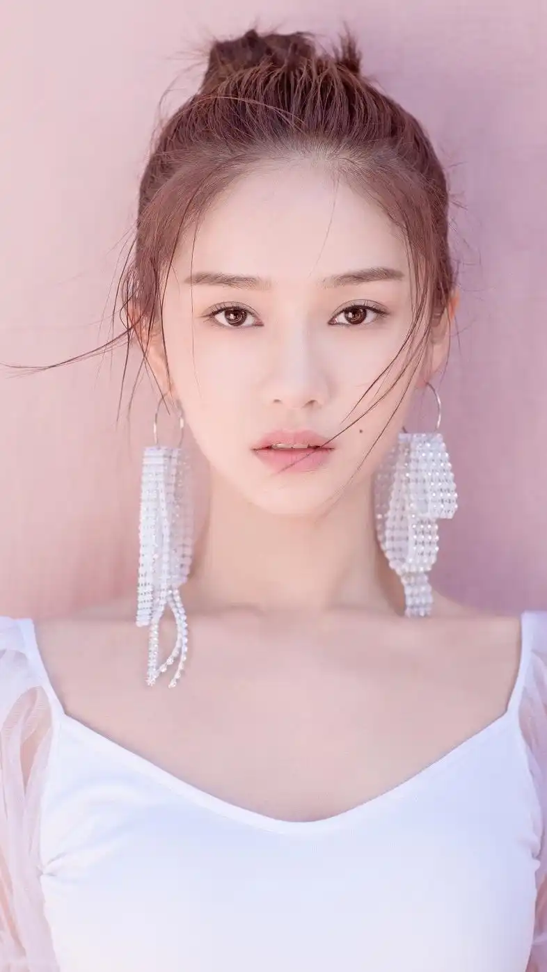 付梦妮,2011年的快乐女声第八名,现在美成这样!