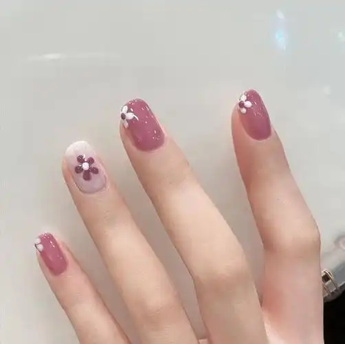 2021美甲就是要"贵气",这几款美甲显白减龄又时髦,谁做谁好看