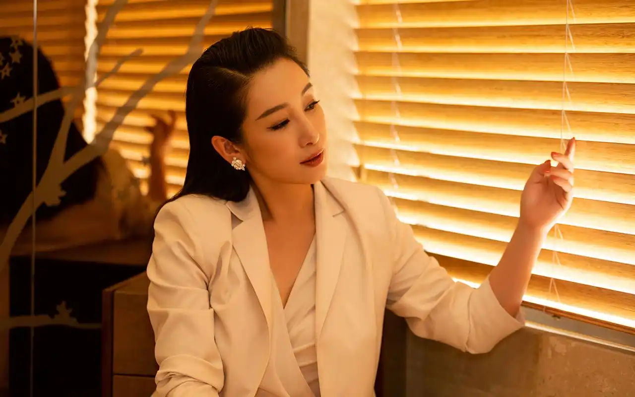 秦海璐性感优雅写真桌面壁纸高清大图预览1920x1200_大陆明星下载_美