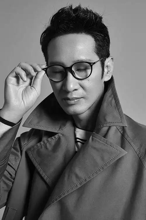 王劲松格调大片有型有款演绎绅士魅力