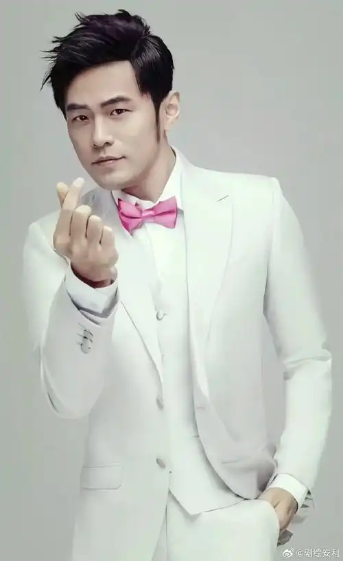 一开演唱会,胡子剃光光#周杰伦迪拜度假