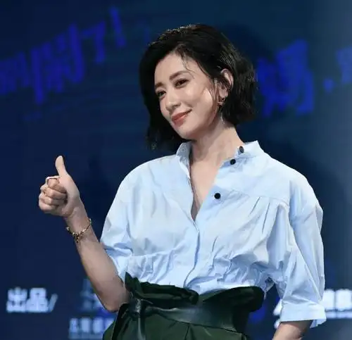 45岁贾静雯官宣新剧,搭档《想见你》女主阵容豪华,熬夜也要追了